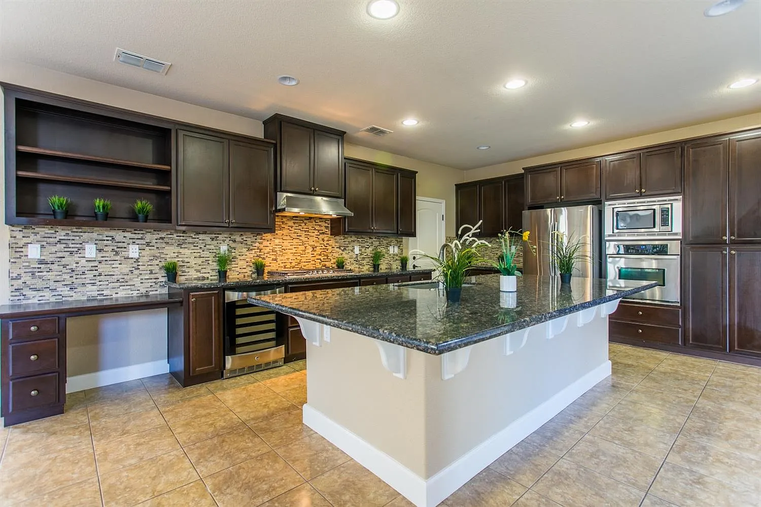 898 N Marquis Way photo 1