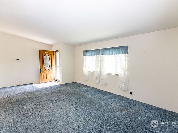 2nd image of 127 SE Pepperidge Place