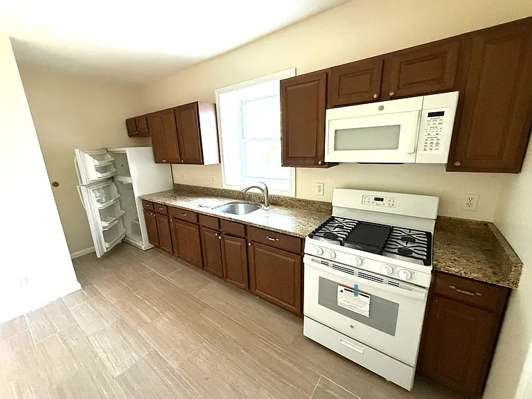 1333 E Main St #1 — Photo 8