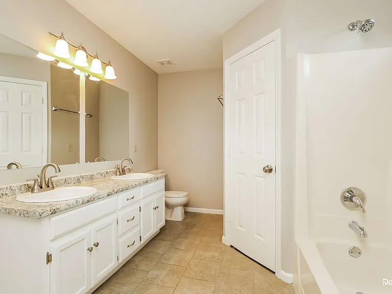 302 Vernon Traylor Dr — Photo 8