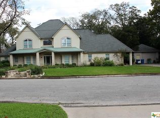 702 Hanover St, Edna, TX 77957