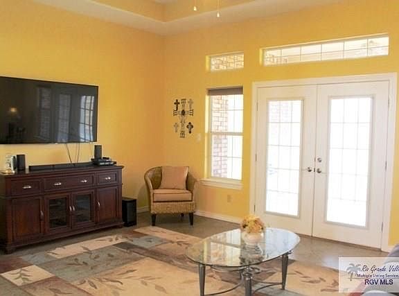 3rd image of 2101 Summerfield Ln