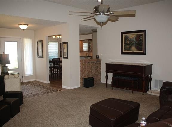 4th image of 10 Tanglewood Dr