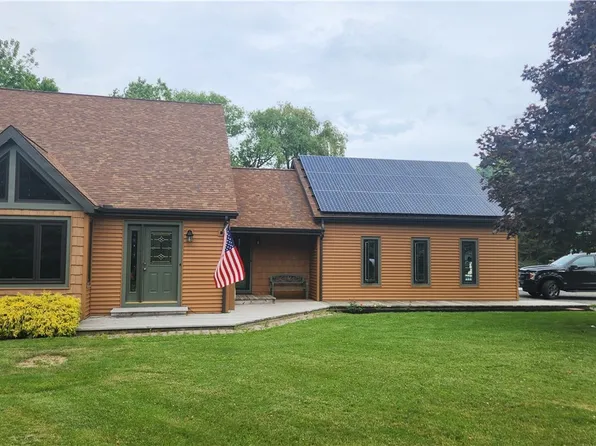 1821 Lake Rd, Youngstown, NY 14174