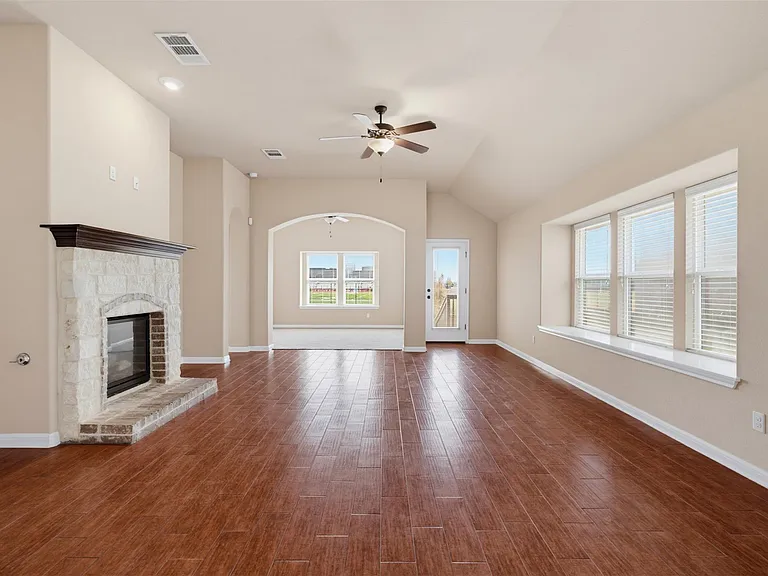 6033 Roma St — Photo 8