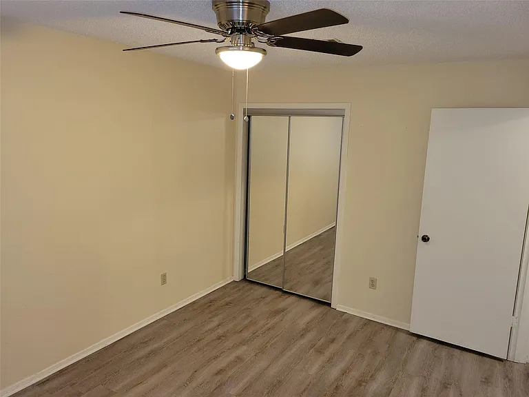 1015 E Yager Ln #69 — Photo 10