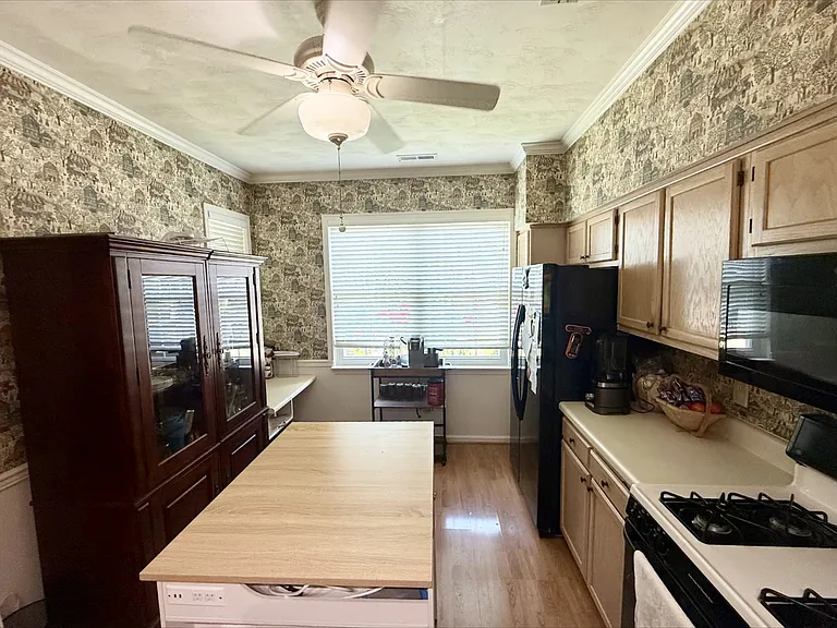 842 S Lake Cir #1 — Photo 3