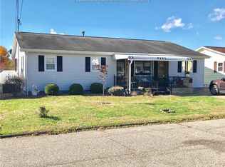 900 Adams Ave, Ravenswood, WV 26164