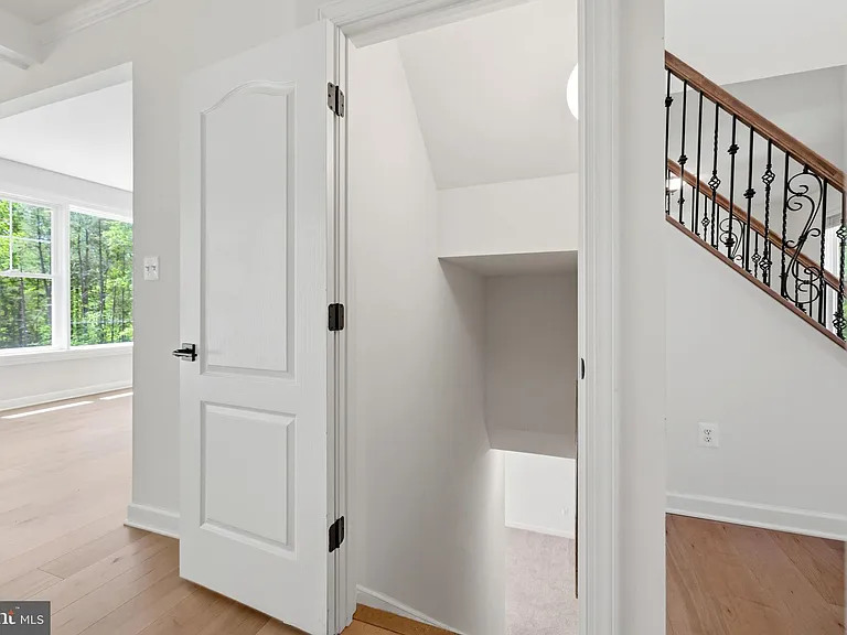 301 Kingdom Dr — Photo 89