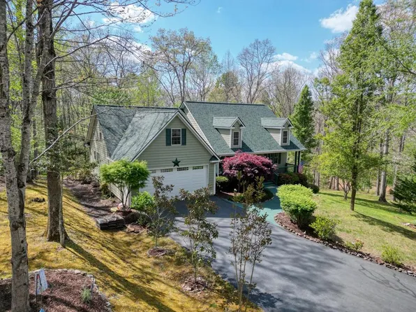 1514 Smithfield Ln, Young Harris, GA 30582