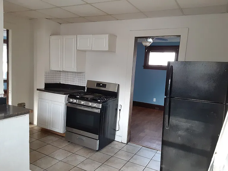 3402 N Detroit Ave — Photo 4