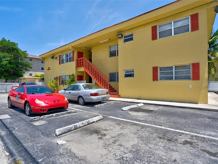 12195 W Dixie Hwy #6E — Photo 11