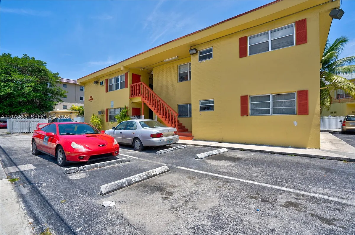 Building Photo - 12195 W Dixie Hwy #6E