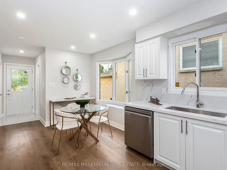 61 Mistywood Dr #UPPER — Photo 11