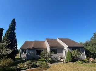 6 Tamarack Dr, Amherst, MA 01002