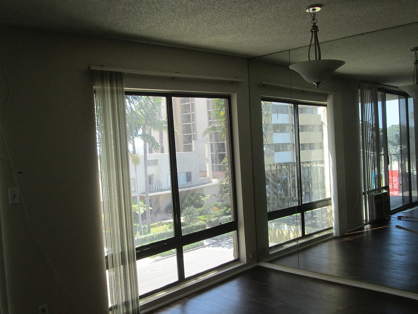 Top floor 2 bedroom 2 bath condo for rent on Ocean Blvd! — Photo 3