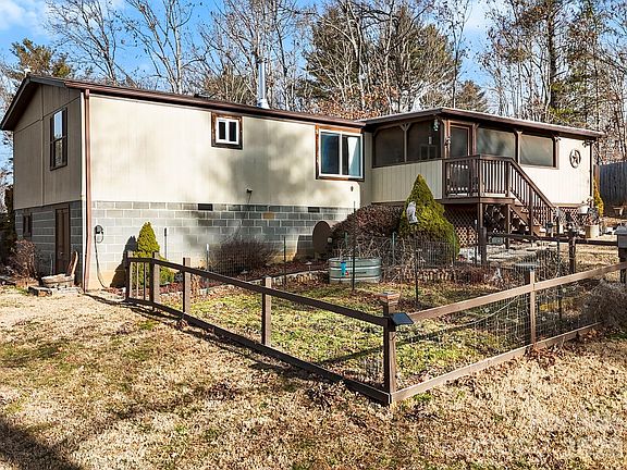5th image of 17 Bannister Dr