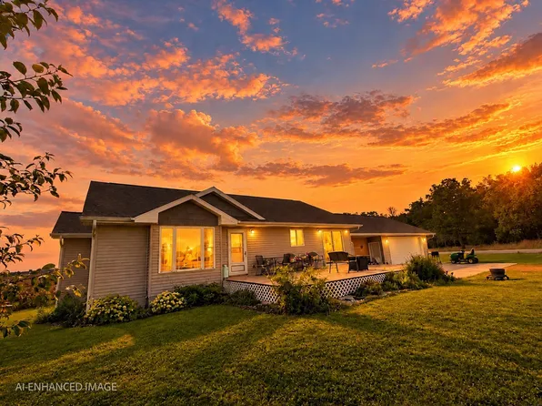 17340 V Ave, Steamboat Rock, IA 50672