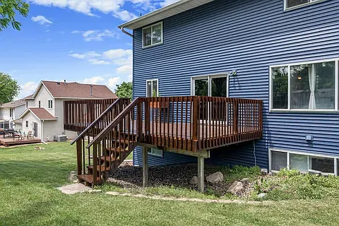 1065 Barney St — Photo 8