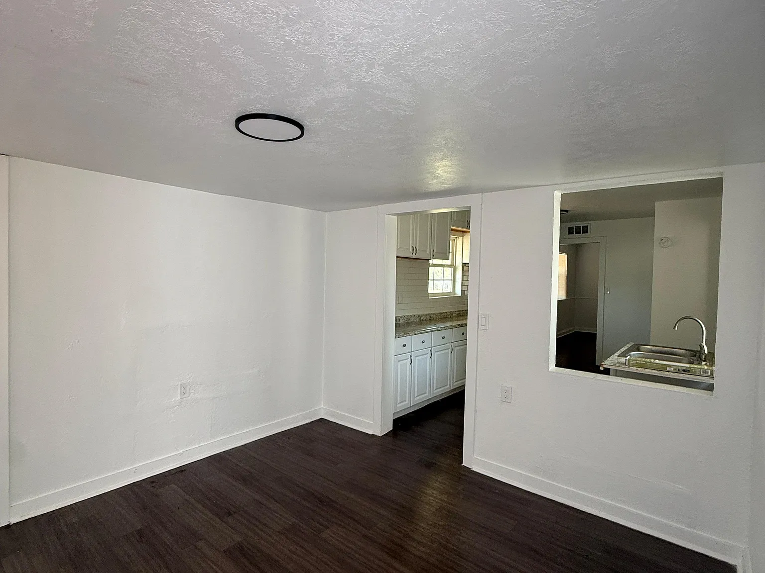 4 bed, 1400 sqft, $1,400 — Photo 3
