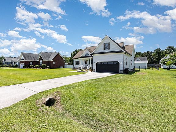 3rd image of 305 Maddux Dr