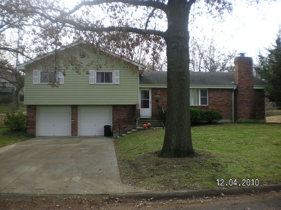 1st image of 607 E 109th Ter
