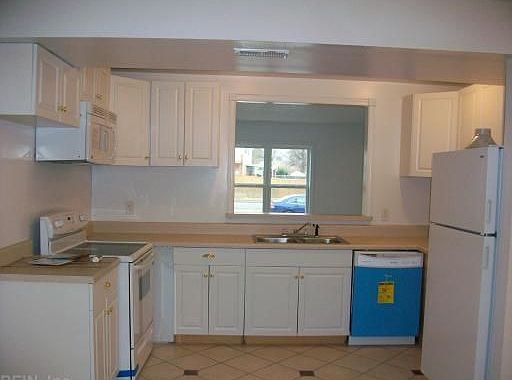2nd image of 1000 Level Green Blvd