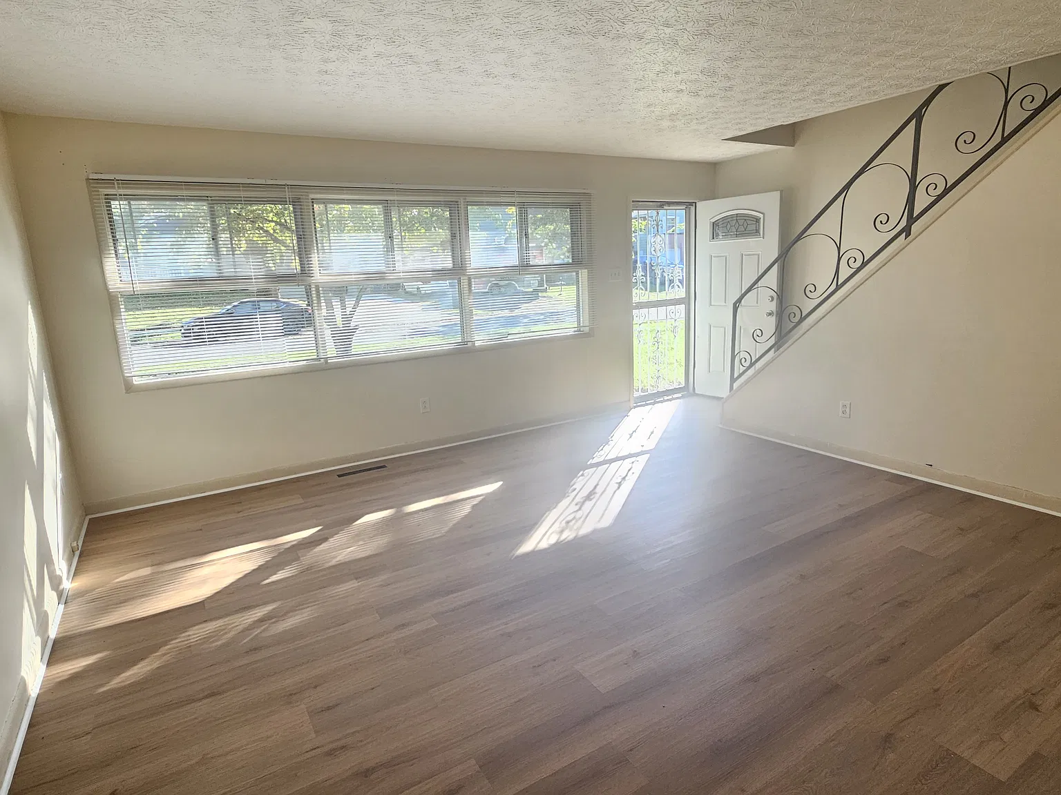 3 bed, 1270 sqft, $1,650 — Photo 3