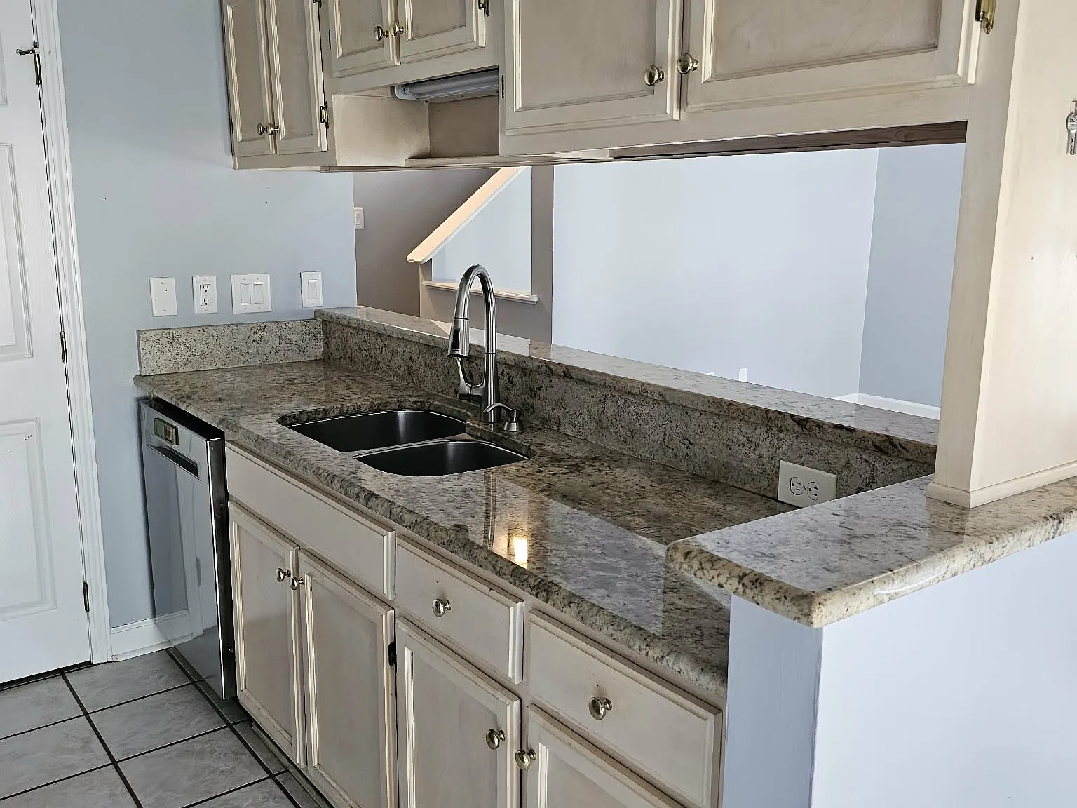 3 bed, 1552 sqft, $2,100 — Photo 2