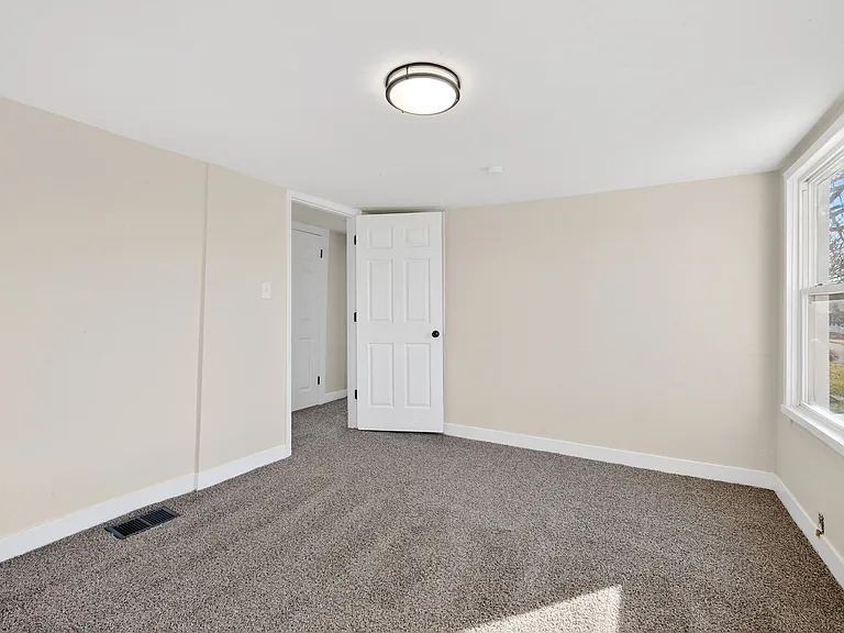 6973 Winona Ave — Photo 12