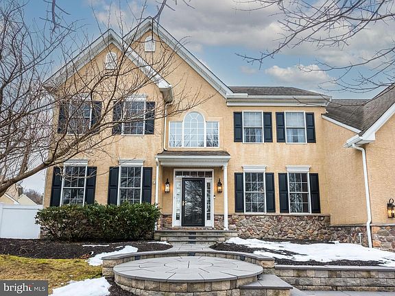 2nd image of 806 Shadebrush Rdg