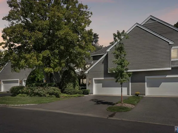274 Barnstable Dr, Wyckoff, NJ 07481