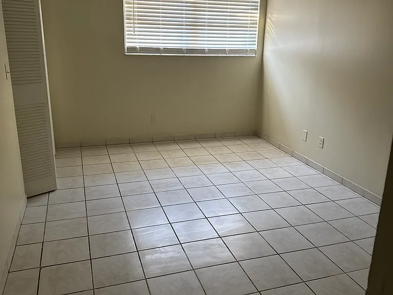 132 Hiawatha Ct E — Photo 13