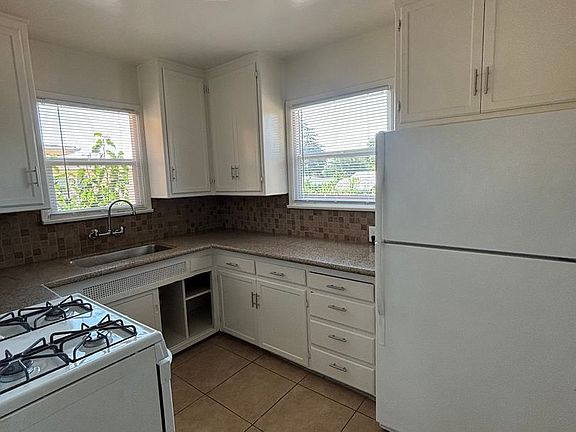 4th image of 1000 E San Antonio Dr #1000D