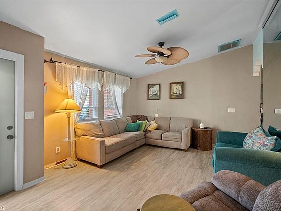 4th image of 2720 SW 11th PL
