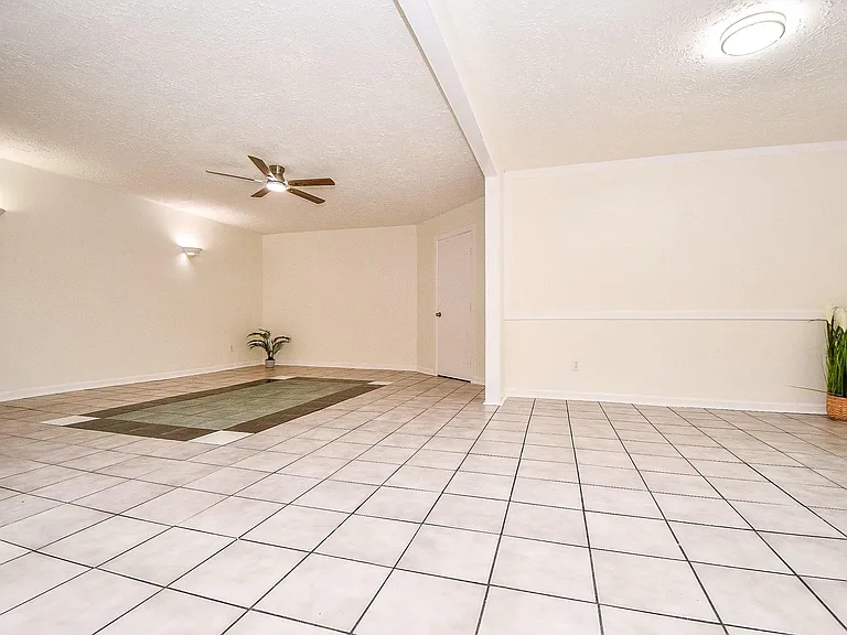 16823 Cobble Ridge Dr — Photo 14