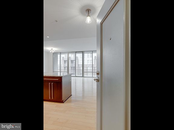 4th image of 675 President St Unit 1505