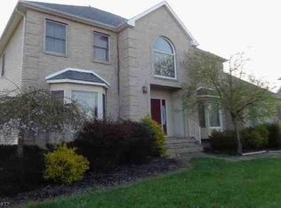 11 Adam Dr, Parsippany, NJ 07054