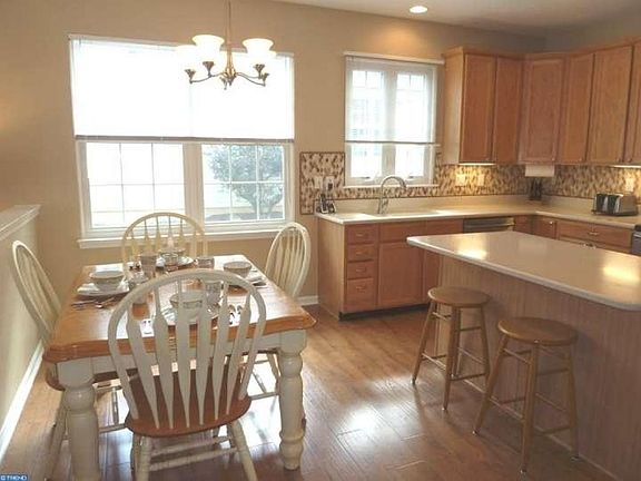 Kitchen Dining Area