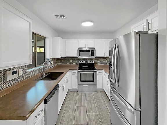 5th image of 1633 W La Salle St