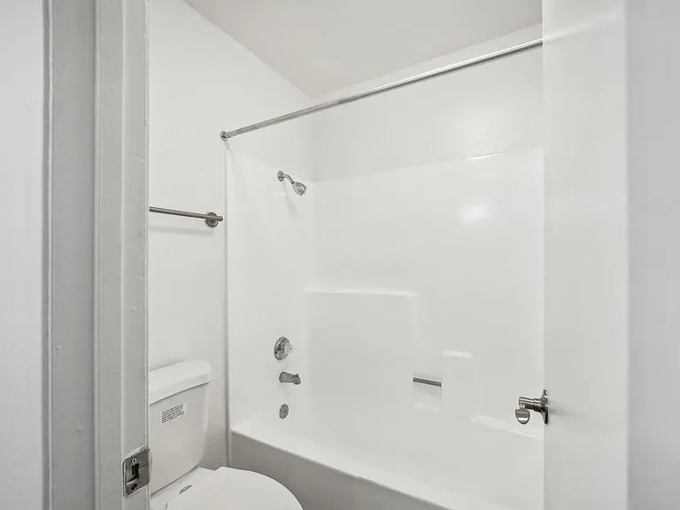 Acacia Park Apartments — Photo 25