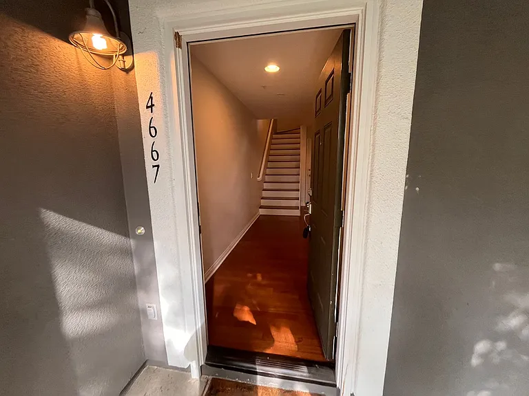 4667 Central Plz — Photo 9