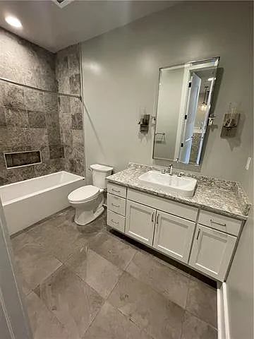 818 Howard Ave #304 — Photo 10