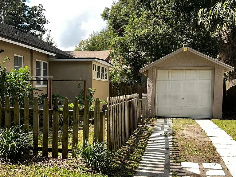 721 Greenwood St — Photo 32