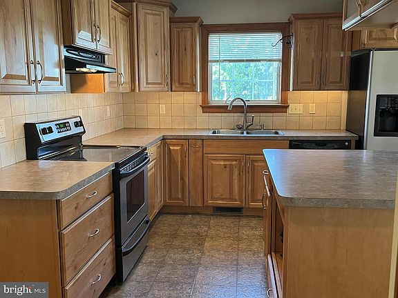 3rd image of 126 W Walnut St #L-0001