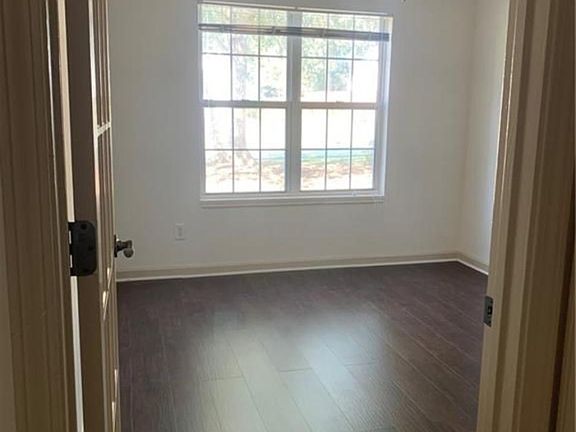 2nd image of 800 Mount Royal Cv