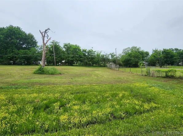 E Okmulgee Ave, Checotah, OK 74426
