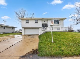 2140 Hillview Dr, Marion, IA