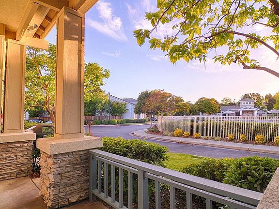 3rd image of 3662 Greymont Dr
