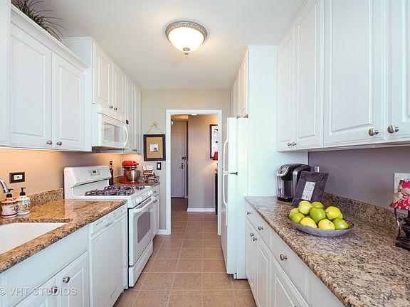 5th image of 2800 N Lake Shore Dr APT 2616